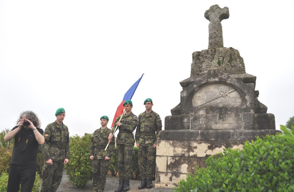 Crécy-en-Ponthieu. Pietní akt u Českého  kříže-památník bitvy u Kresčaku-505 