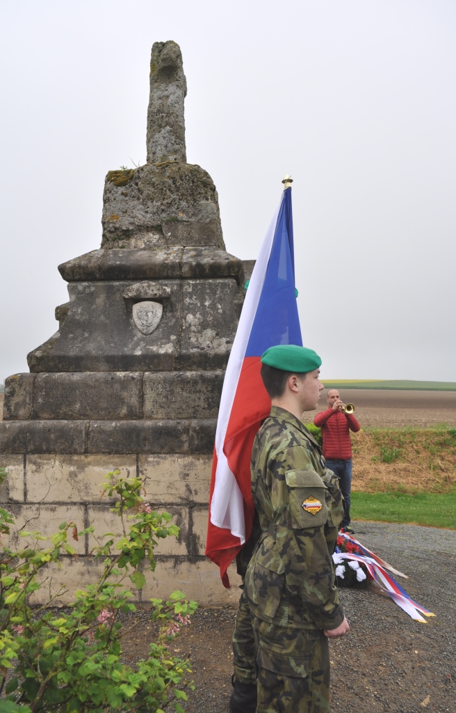 Crécy-en-Ponthieu. Pietní akt u Českého  kříže-památník bitvy u Kresčaku-511