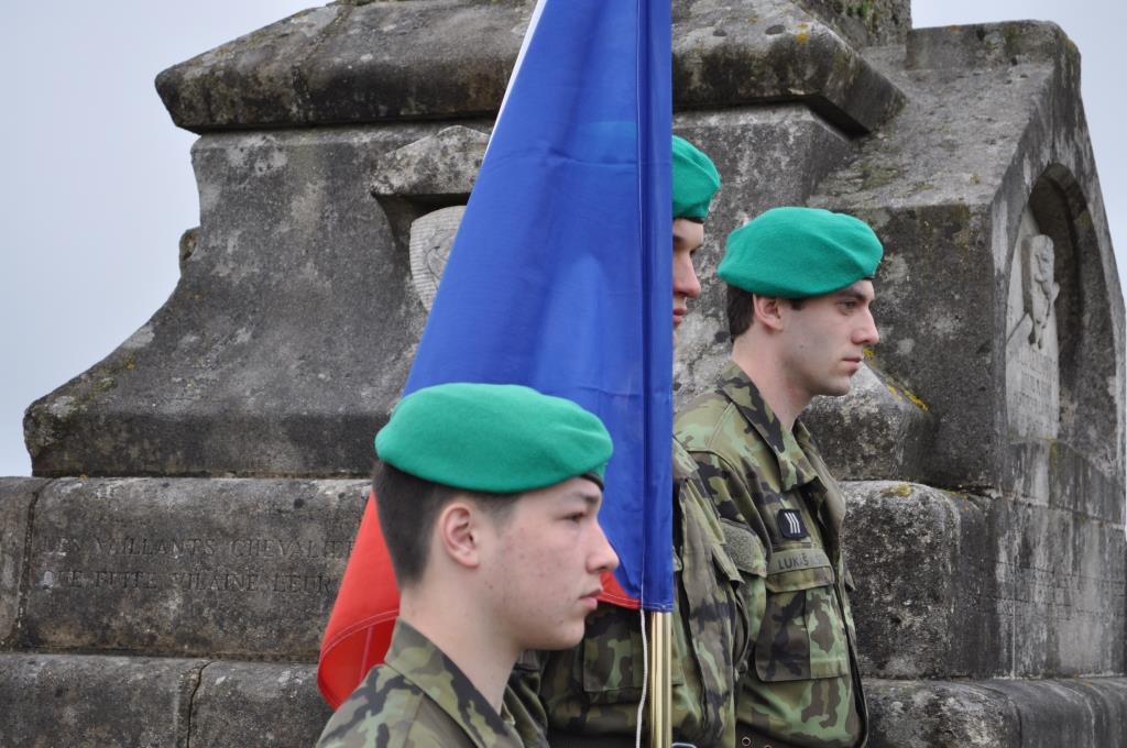 Crécy-en-Ponthieu. Pietní akt u Českého  kříže-památník bitvy u Kresčaku-512